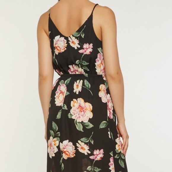 ❣️Sale was $45 down sizing❣️ Surpliced floral maxi dress - Picture 2 of 3